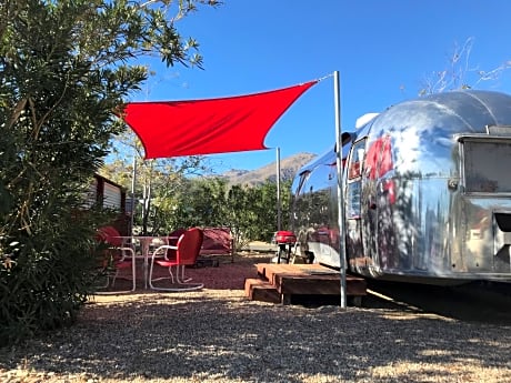 Vintage Airstream - Full Bed