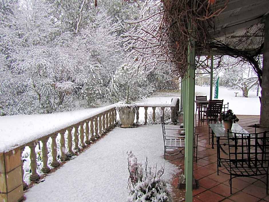 Halliwell Country Inn