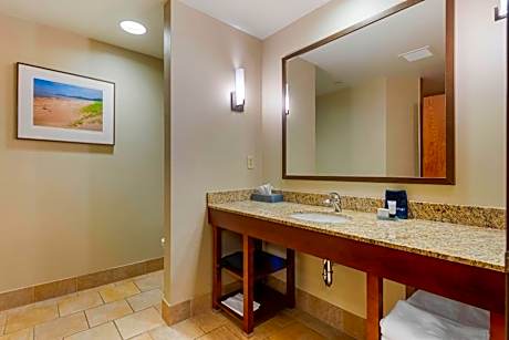 Deluxe Room with City View and Balcony - Accessible