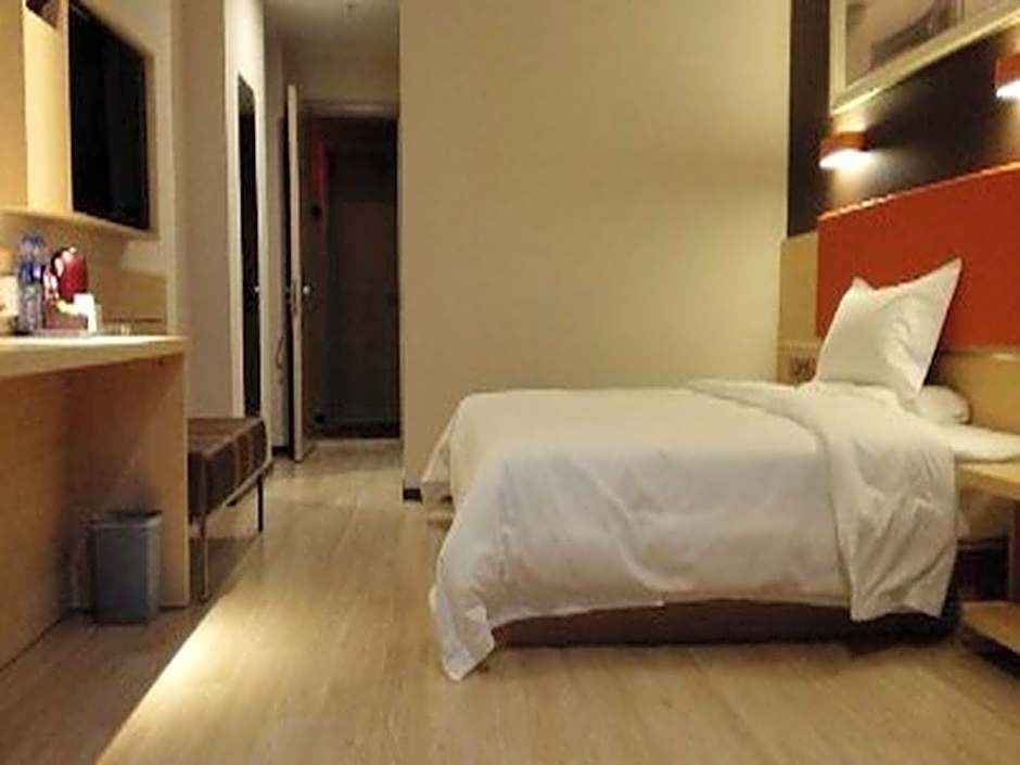 7 Days Inn Premium Tangshan Fengnan Shuanghu Jinyuan Branch