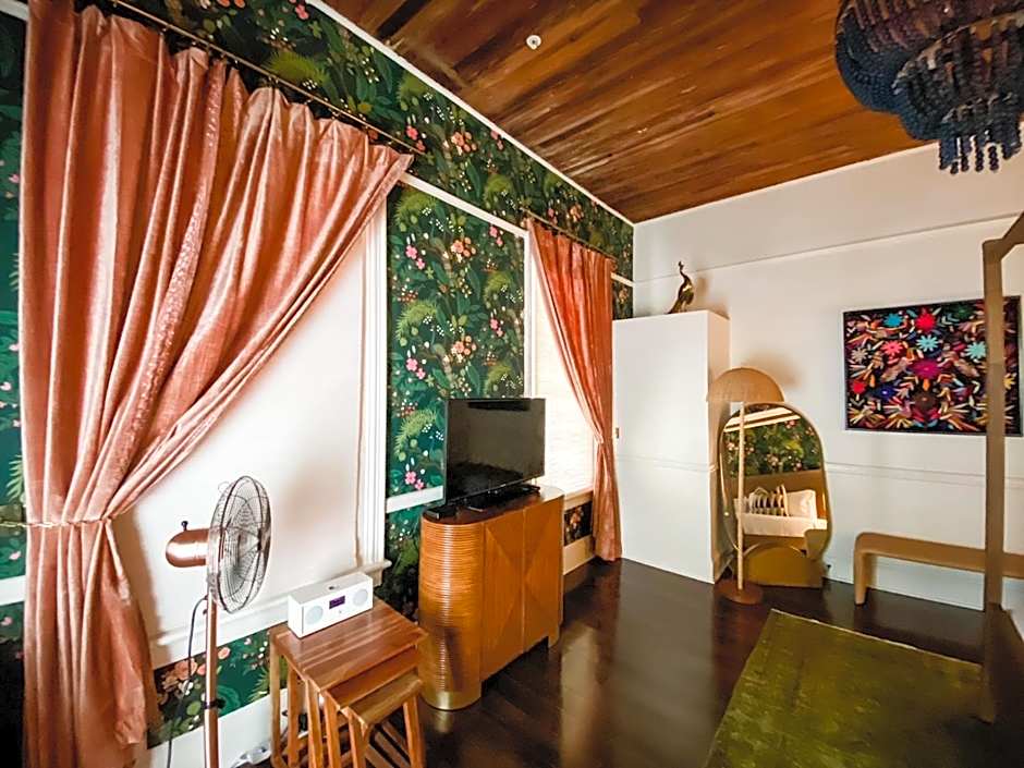 Marreros Guest Mansion - Adult Only