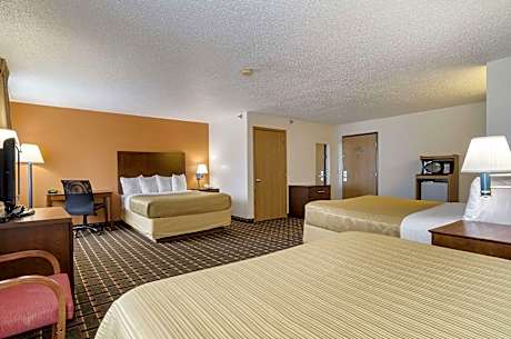 3 Queen Beds, Suite, Nonsmoking