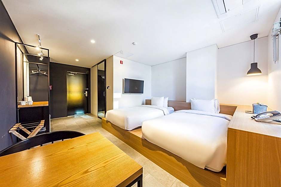 Gangneung Boutique Hotel Bombom