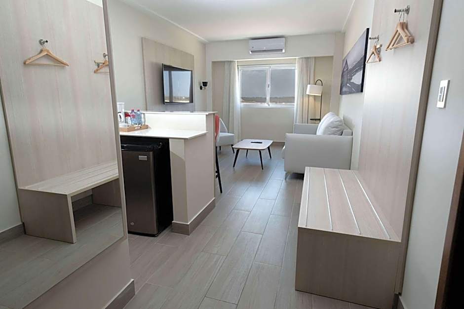 Super 8 by Wyndham Manzanillo