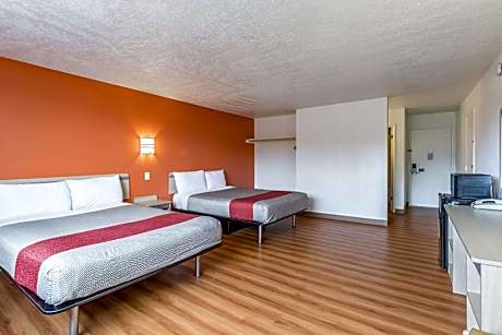 Queen Room with Two Queen Beds - Disability Access - Roll In Shower