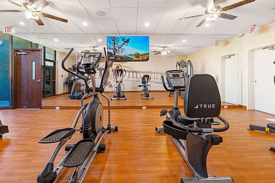 Clarion Pointe Galveston - Beachfront