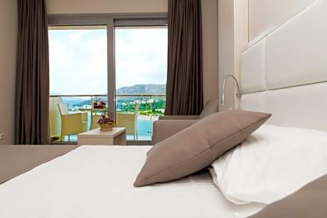 Deluxe Triple Room with Sea View