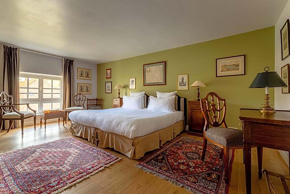 Le Chateau D'Etoges - Les Collectionneurs