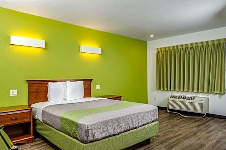 1 Queen Bed | Mob Acc RI Shwr Nsmk Micfridg