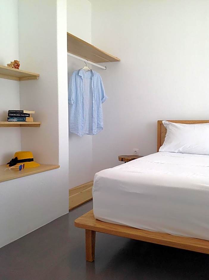 Anita Rooms & Suites Milos