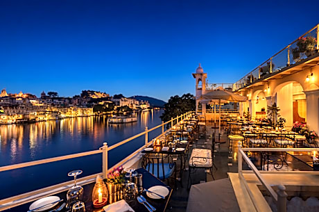Sarovar - Lake Facing Boutique Hotel On Lake Pichola