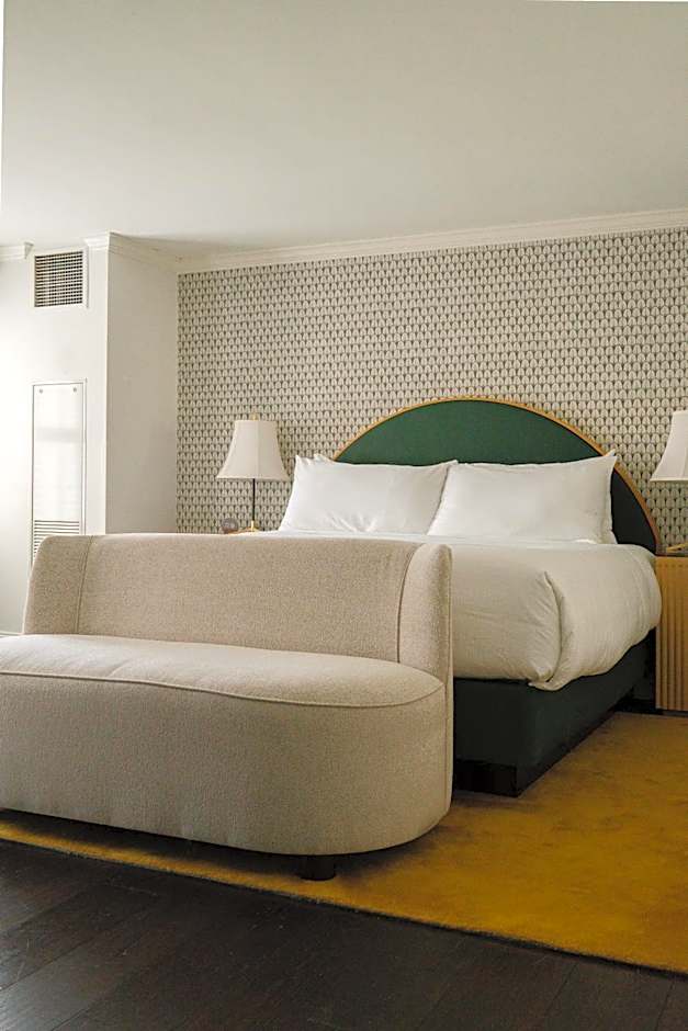 Photo 1 of 6 of Deluxe 1 King Bed