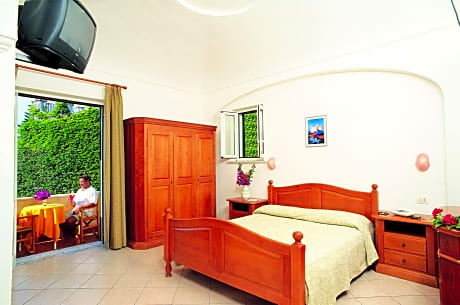 Economy Triple Room