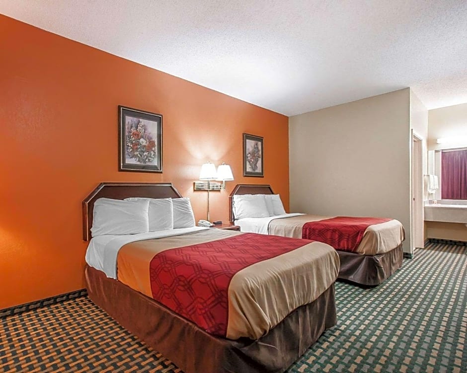 Econo Lodge Inn & Suites Northport