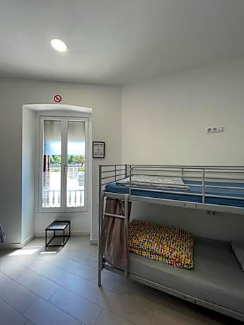 Bed in 6-Bed Mixed Dormitory Room