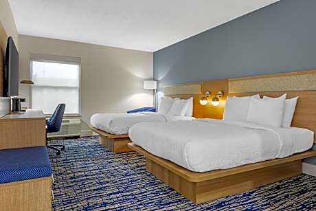 Queen Room with Two Queen Beds - Non-Smoking/Pet-Friendly