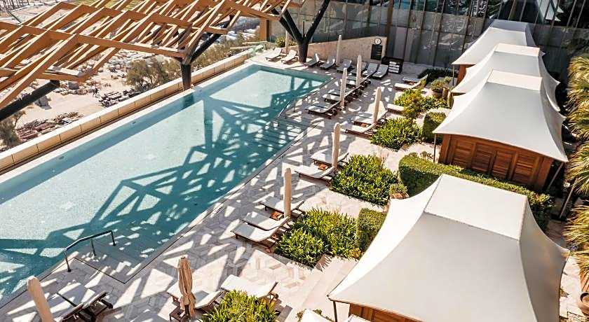 Four Seasons Hotel Kuwait at Burj Alshaya