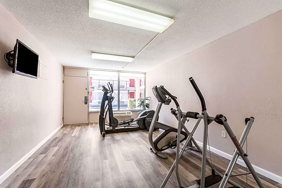 Econo Lodge Inn & Suites Near Bricktown