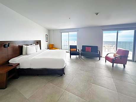 1 King Bed, Suite, Nonsmoking