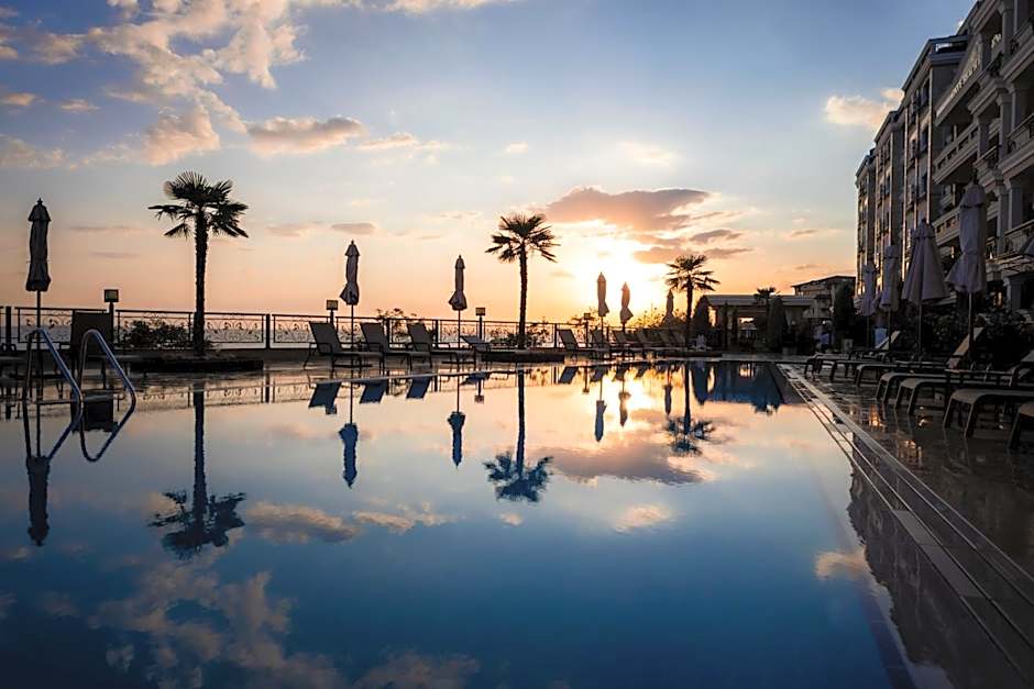 Onyx Beach Residence - Free Beach Access & Parking