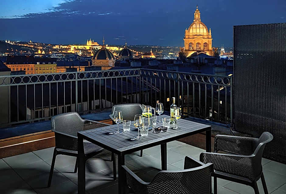 DownTown Suites Rubesova