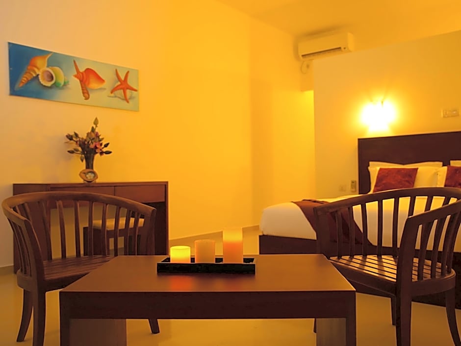 Whispering Palms Hotel