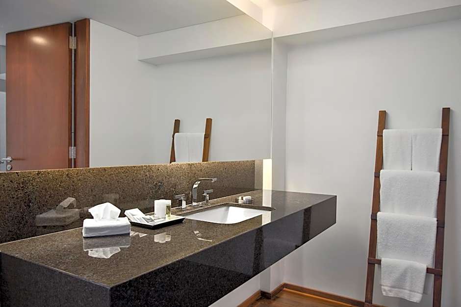 San Isidro Plaza Hotel