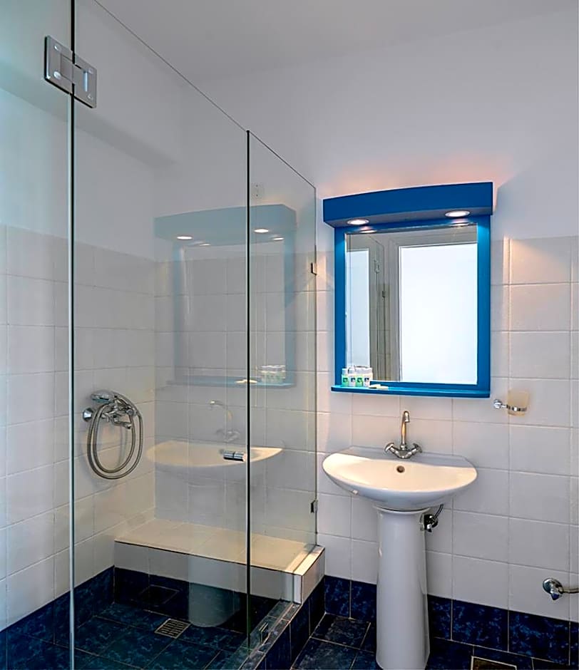 Aloni Hotel & Suites