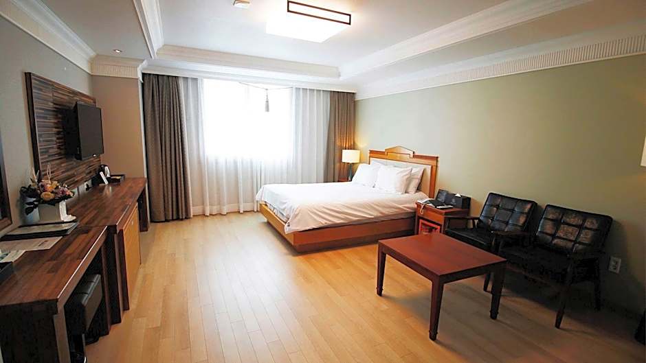 Empire Tourist Hotel