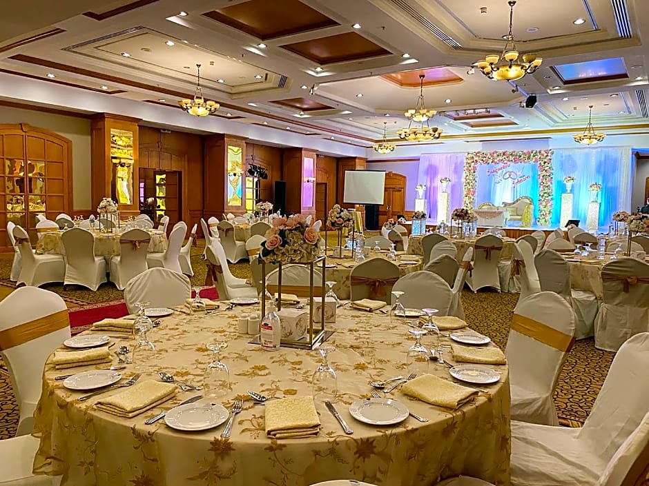 Knight Castle Hotel - Formerly known as Carlton Palace Hotel