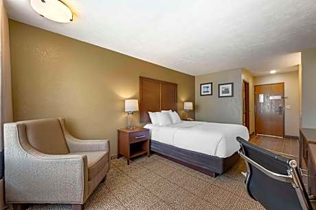 Queen Room - Accessible/Non-Smoking
