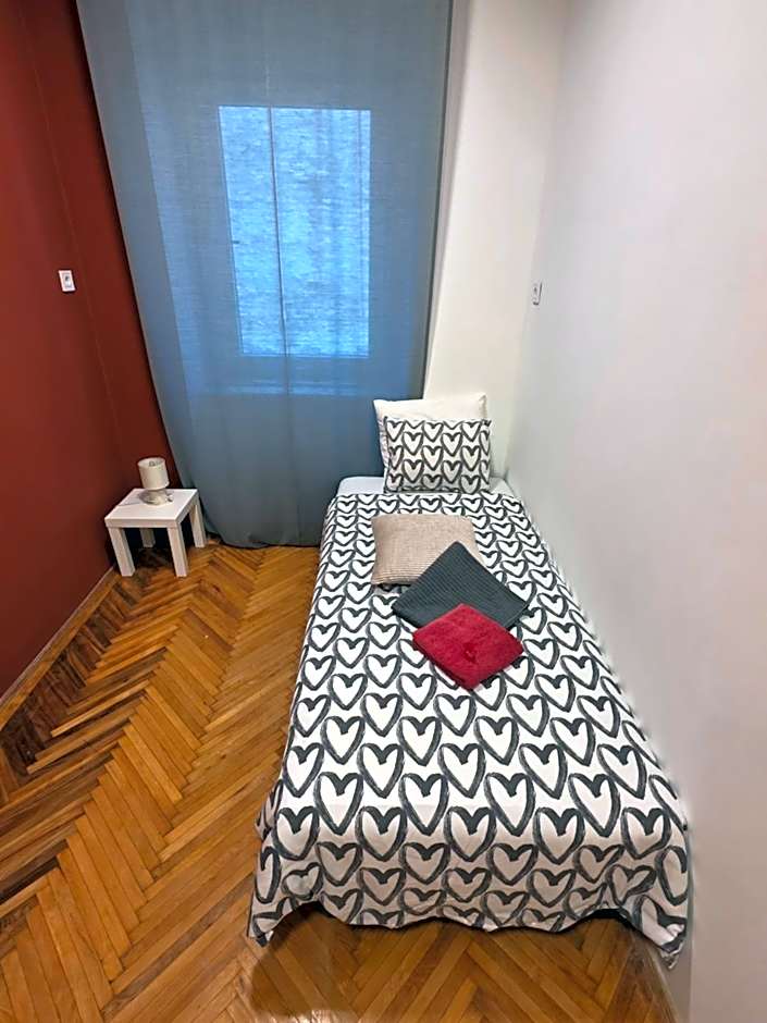K21 party apartment hotel with inhouse ruin pub