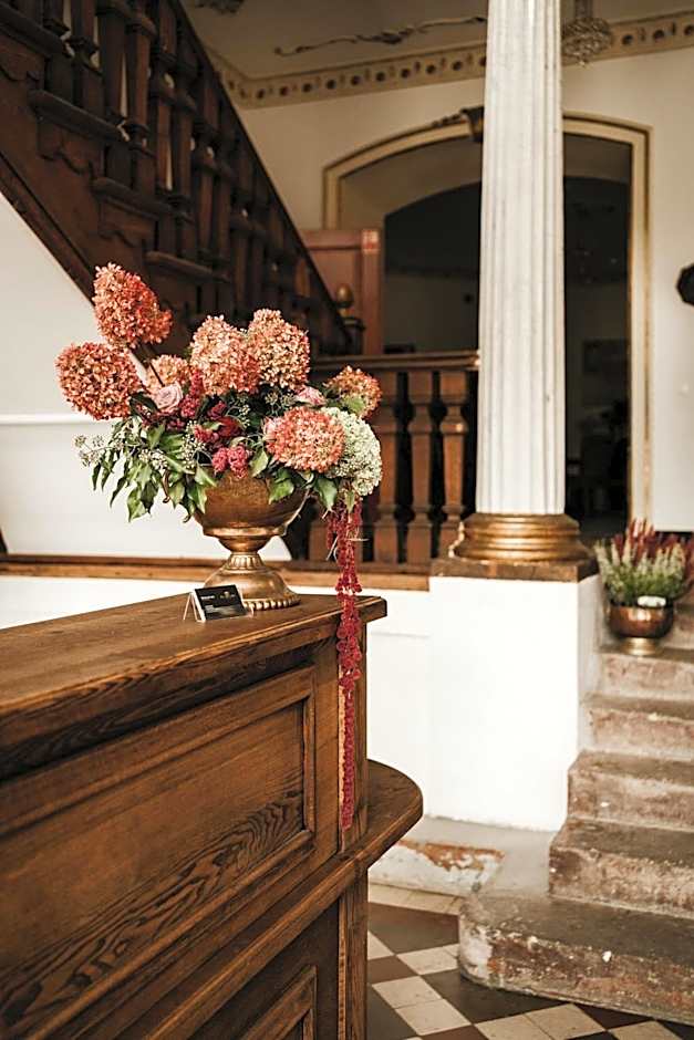 Pałac Bogaczów - noclegi - restauracja - przyjęcia