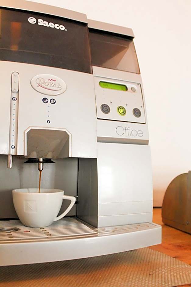 Alface Hall Hostel & Bar