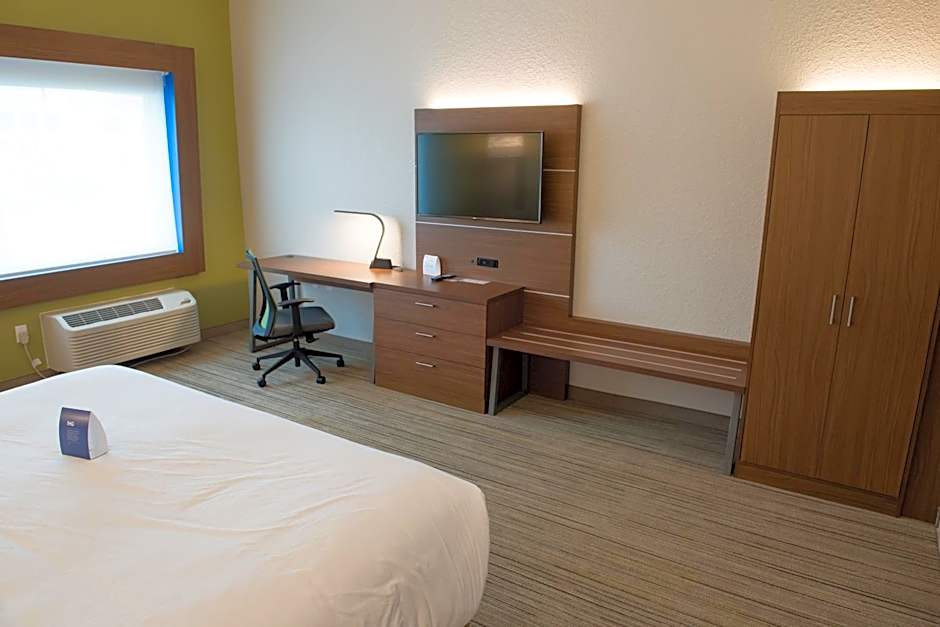 Holiday Inn Express And Suites Warsaw - E- Center By IHG