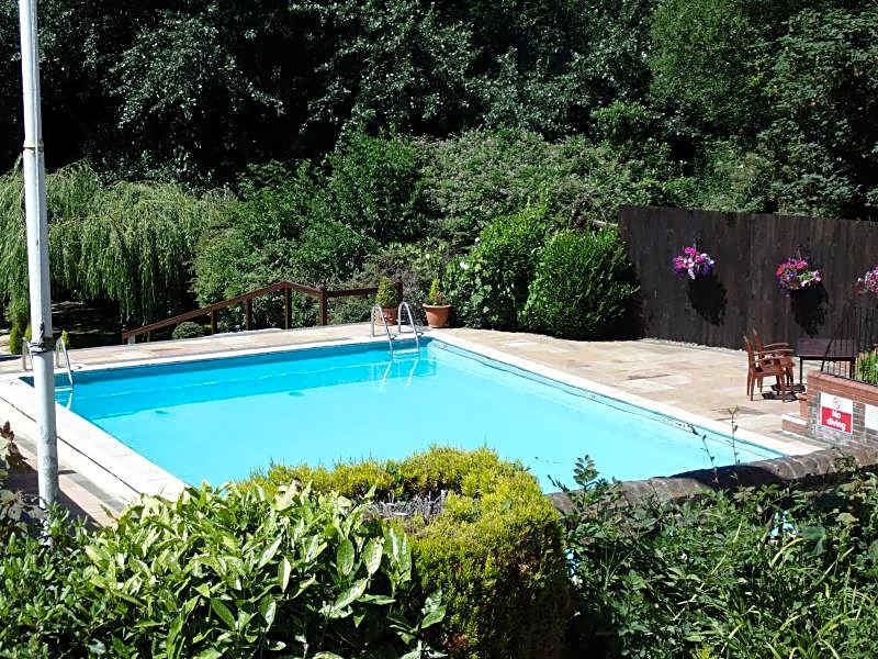 De Rougemont Manor Hotel