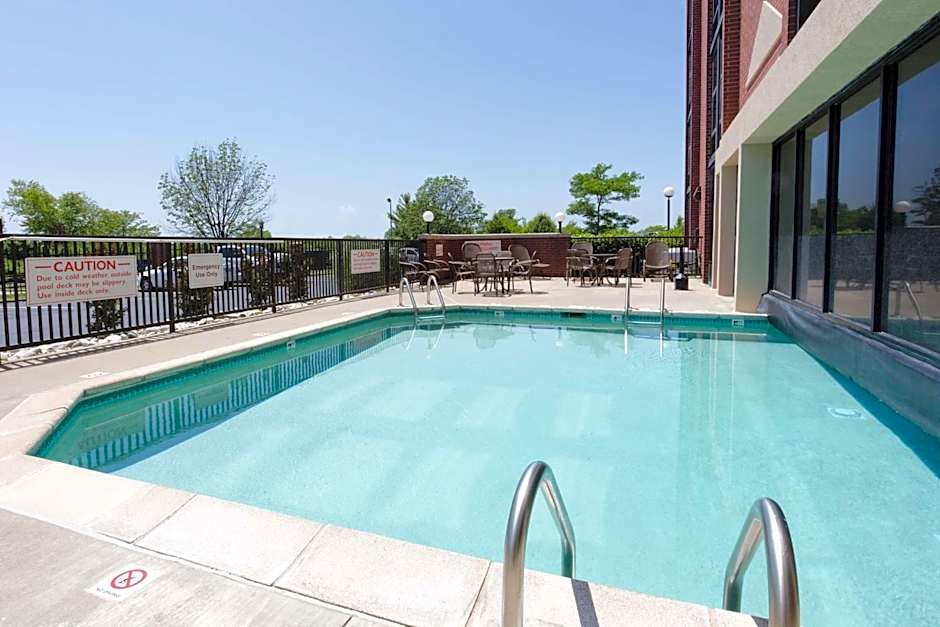 DRURY INN & SUITES KANSAS CITY AIRPORT