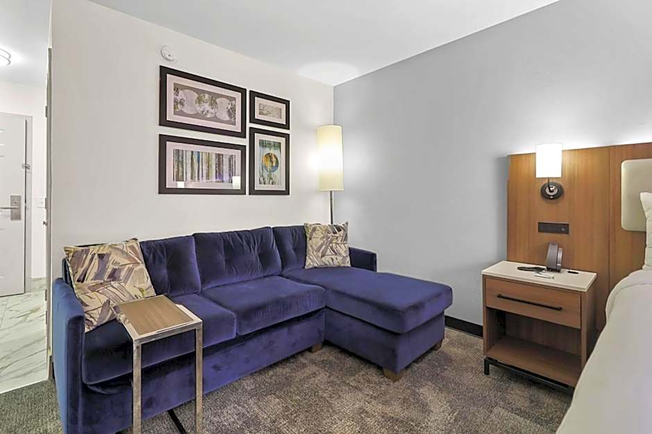 La Quinta Inn & Suites by Wyndham Newnan