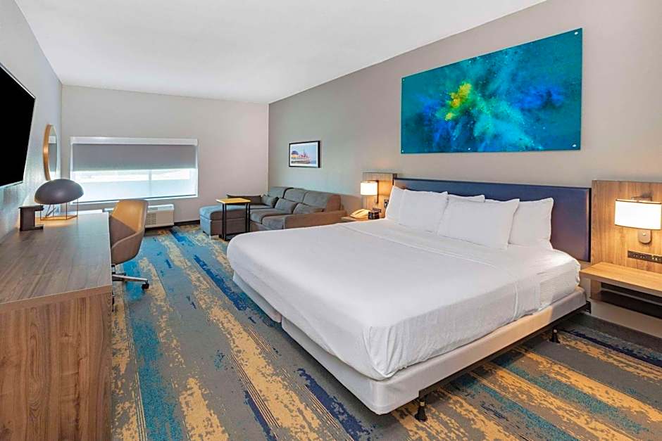 Photo 1 of 8 of 1 King Bed, Mobility Accessible, Roll in Shower