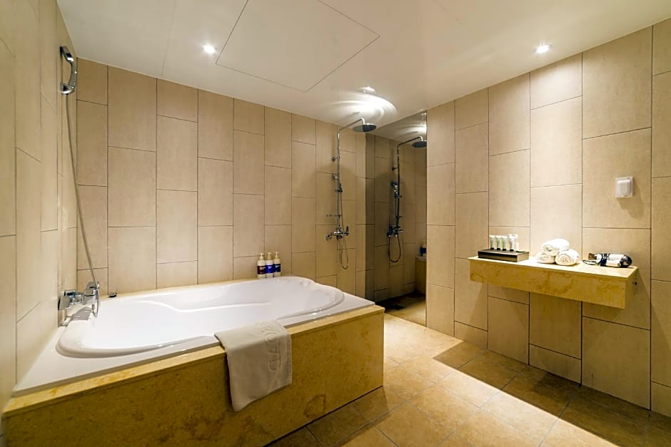 Reborn Suwon Silkroad Hotel