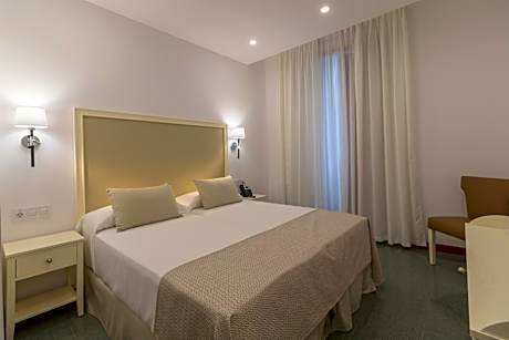 Standard Twin Room with Sea View