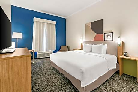 King Room with Roll-In Shower - Mobility and Hearing Access