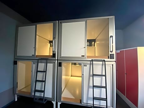 King Size Capsule for two in a shared room