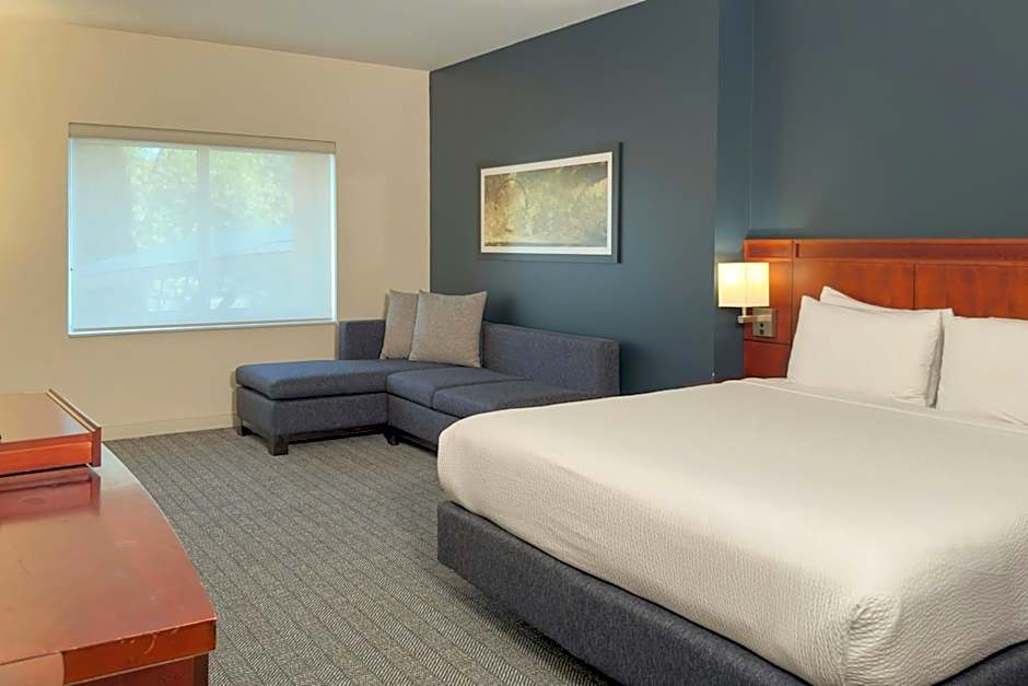 Courtyard by Marriott Toluca Tollocan