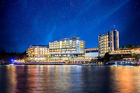 Charisma De Luxe Hotel