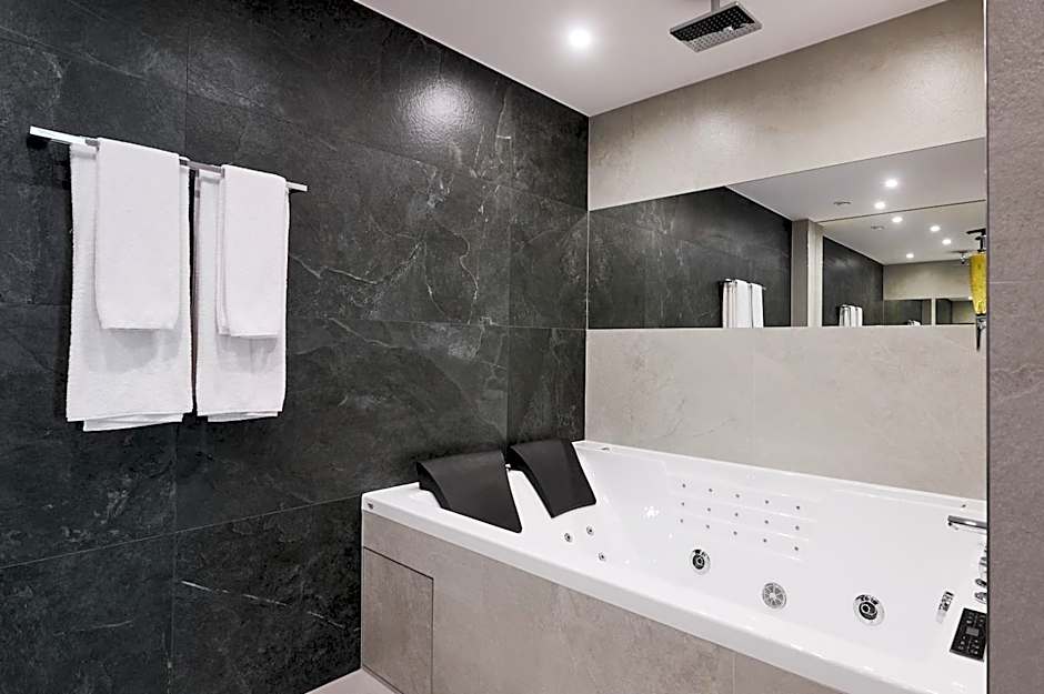 Mamaison Residence Diana