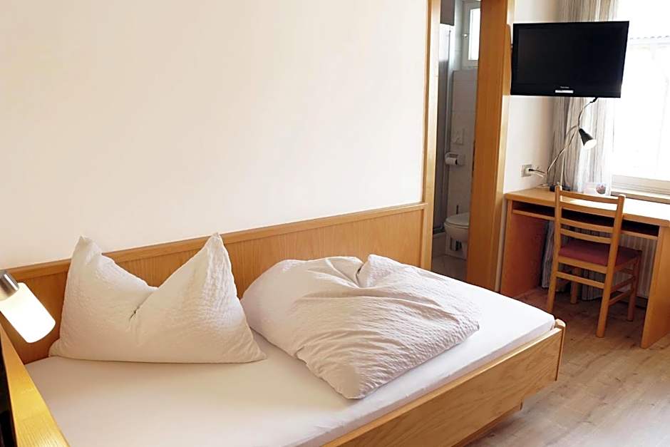 Schenna Garni Eden Bed & Breakfast