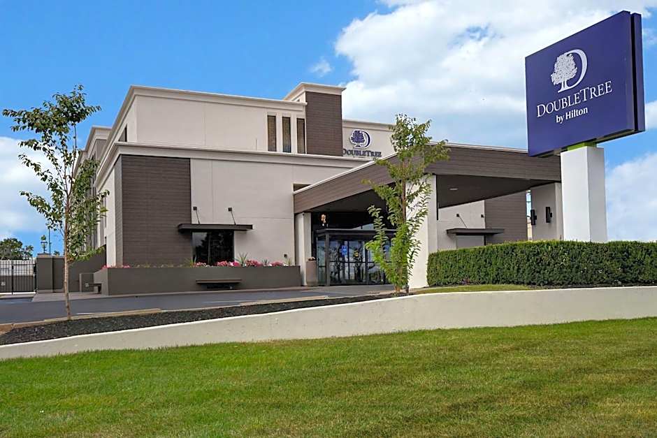 DoubleTree by Hilton St. Louis-Airport