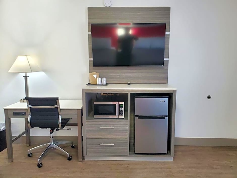 Seven Seas Inn & Suites