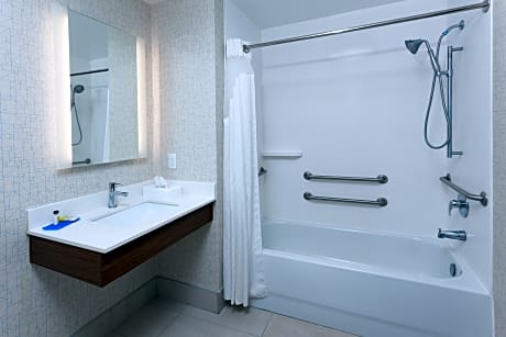1 King Suite Mobility Accessible Tub